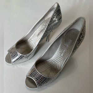 Enzo Angiolini silver peep toe heels with silver sequins - size 7